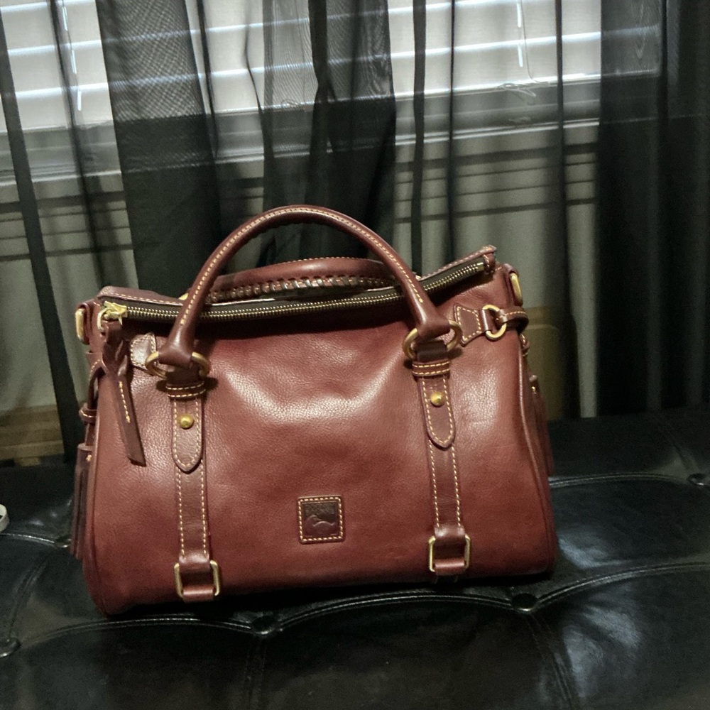 Memorial Day sale 🎉🎊🎈Dooney & Bourke Rich Brown Leather Handbag